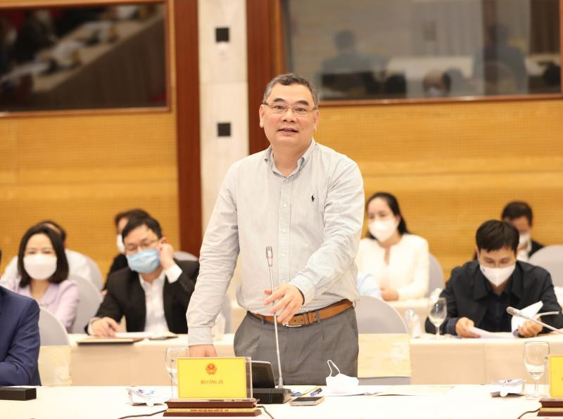 Trung tướng Tô Ân Xô , Chánh Văn phòng Bộ Công an thông tin tại họp báo Trung tướng Tô Ân Xô , Chánh Văn phòng Bộ Công an thông tin tại họp báo