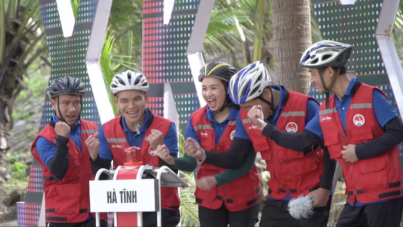 Cuộc thi gồm 10 đội chơi Cuộc thi gồm 10 đội chơi