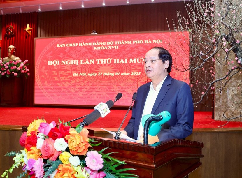 Trưởng ban Tuyên giáo Thành ủy Nguyễn Doãn Toản trình bày báo cáo tại hội nghị