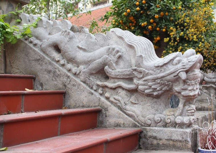 Đôi rồng đá thành bậc đình Trích Sài (Hà Nội)