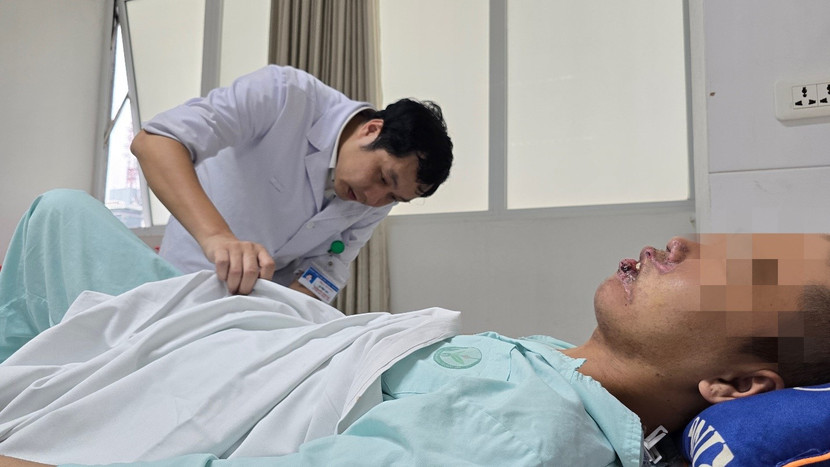 Người bệnh đã qua cơn nguy kịch, tình trạng tạm ổn định sau phẫu thuật (Ảnh: BVCC) Người bệnh đã qua cơn nguy kịch, tình trạng tạm ổn định sau phẫu thuật (Ảnh: BVCC)