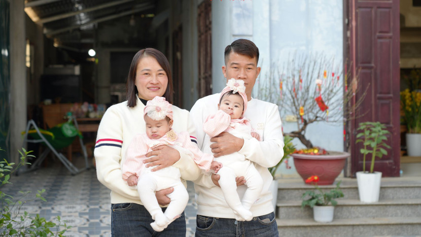 Niềm hạnh phúc của vợ chồng chị Liên, anh Trung bên hai con gái