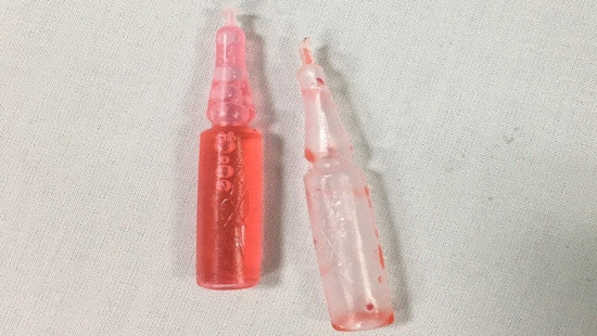 Các trẻ cho biết đã uống loại dung dịch nước màu hồng (Ảnh minh họa)