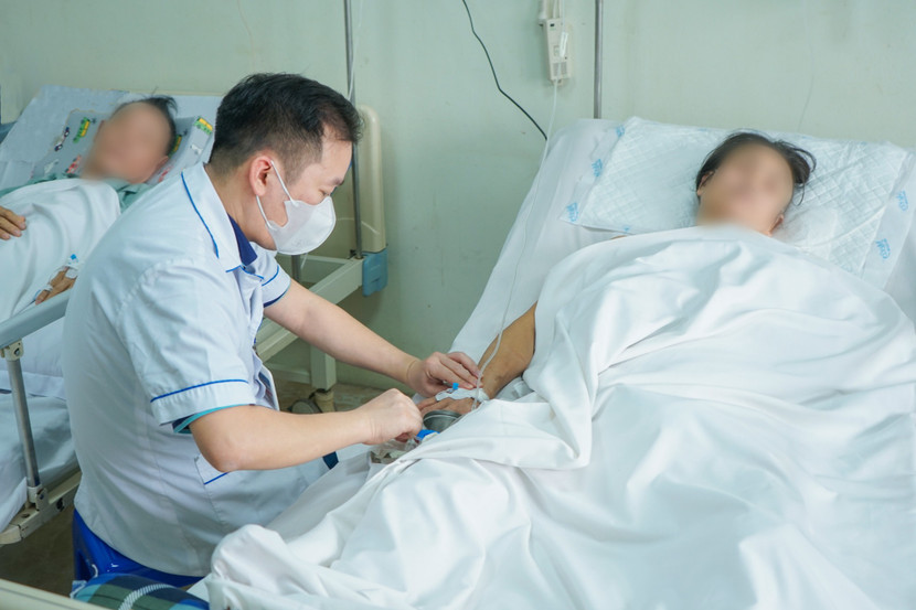 Sau phẫu thuật, người bệnh đã qua cơn nguy kịch, đang tiếp tục điều trị tại Bệnh viện E