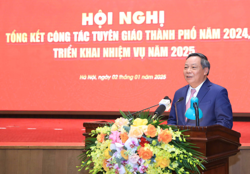 Phó Bí thư Thường trực Thành ủy Hà Nội Nguyễn Văn Phong phát biểu tại hội nghị