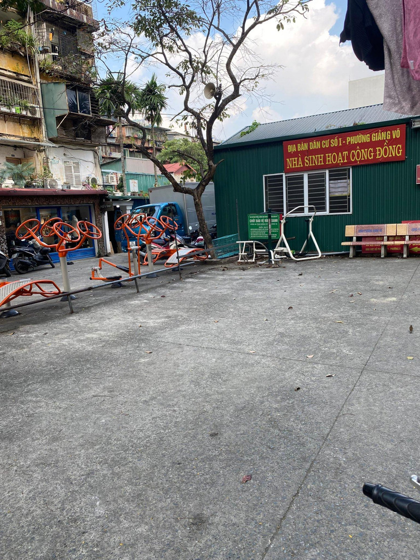 Nhà sinh hoạt cộng đồng đã không còn bị "bay vây" bởi những chiếc xe