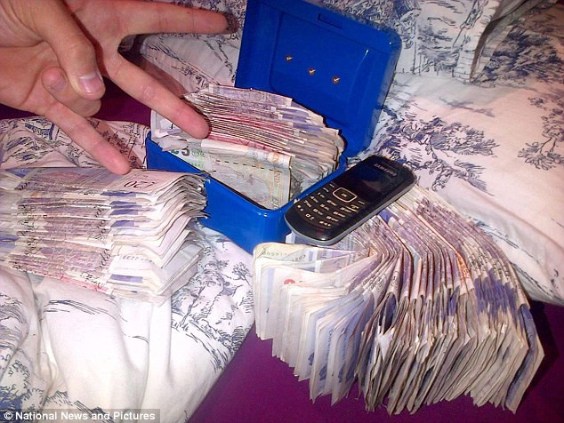 Bắt được nhóm "siêu trộm" nhờ "bánh mỳ kẹp tiền" trên Facebook ảnh 3