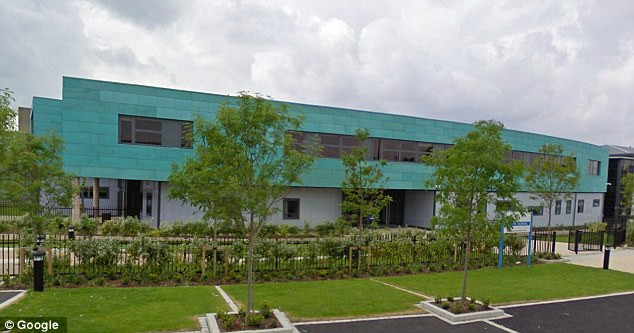 Bị cấm tới gần trường học do đe dọa phụ huynh học sinh ảnh 2