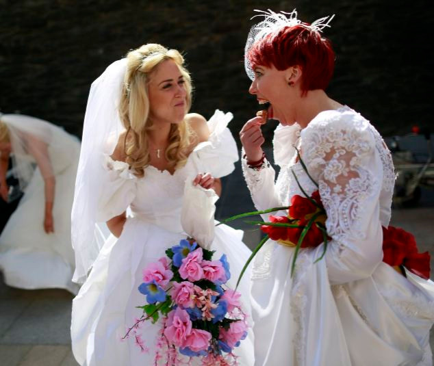 Đám cưới chỉ có... 750 cô dâu ảnh 6