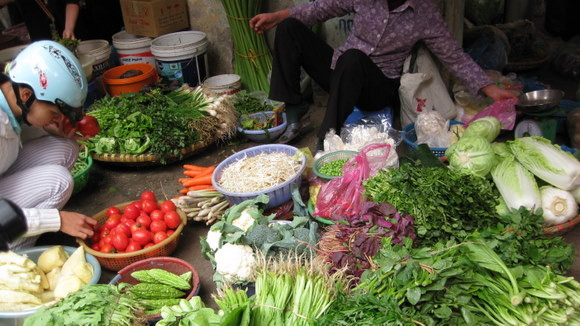 Nắng nóng làm nguồn cung rau khan hiếm