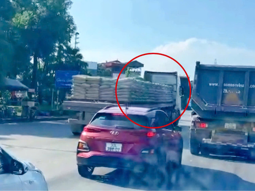 Chiếc xe đầu kéo vi phạm được người dân quay video phản ánh đến Trưởng hòng Cảnh sát giao thông Hà Nội