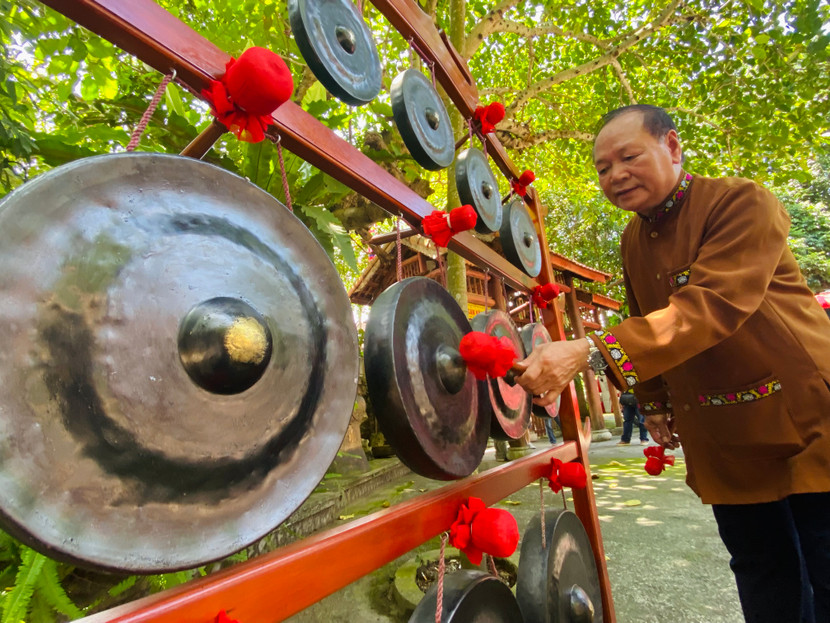 Nghệ nhân Bùi Thanh Bình suốt 40 năm sưu tầm di sản văn hoá Mường và phát triển nghệ thuật chiêng Mường - di sản văn hóa phi vật thể quốc gia của tỉnh Hòa Bình Nghệ nhân Bùi Thanh Bình suốt 40 năm sưu tầm di sản văn hoá Mường và phát triển nghệ thuật chiêng Mường - di sản văn hóa phi vật thể quốc gia của tỉnh Hòa Bình