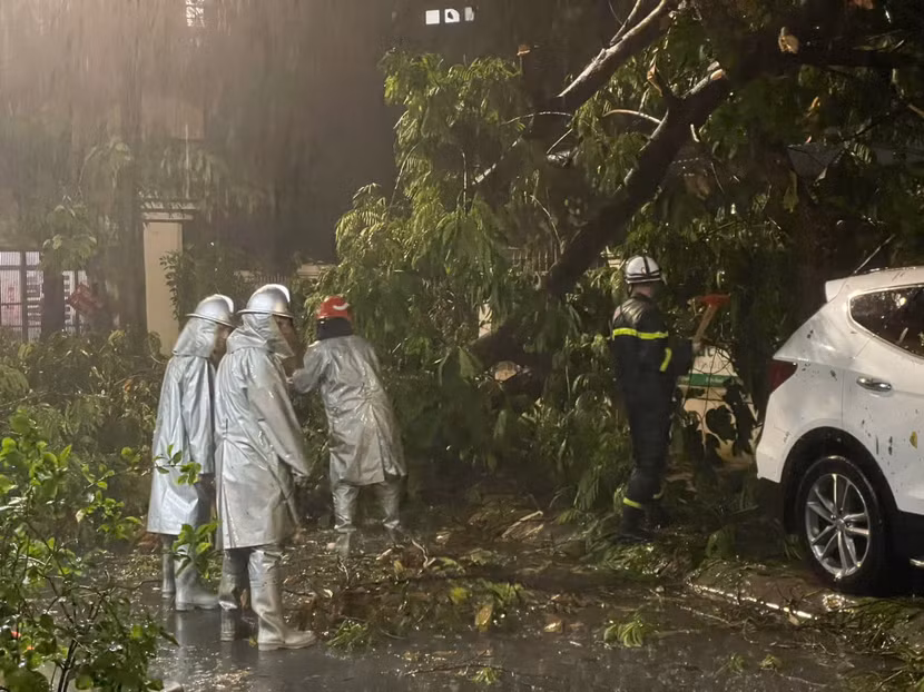 Lực lượng Cảnh sát PCCC&CNCH triển khai ứng phó ngay trong đêm Lực lượng Cảnh sát PCCC&CNCH triển khai ứng phó ngay trong đêm