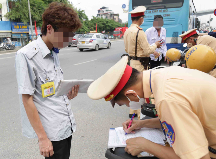 Nhiều tài xế xe buýt vi phạm bị xử lý