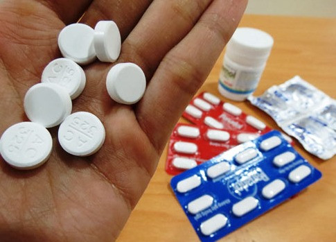 Việc sử dụng paracetamol cần phải cẩn thận, bởi vì liều lượng cao có thể gây tổn thương gan nghiêm trọng và nguy hiểm đến tính mạng