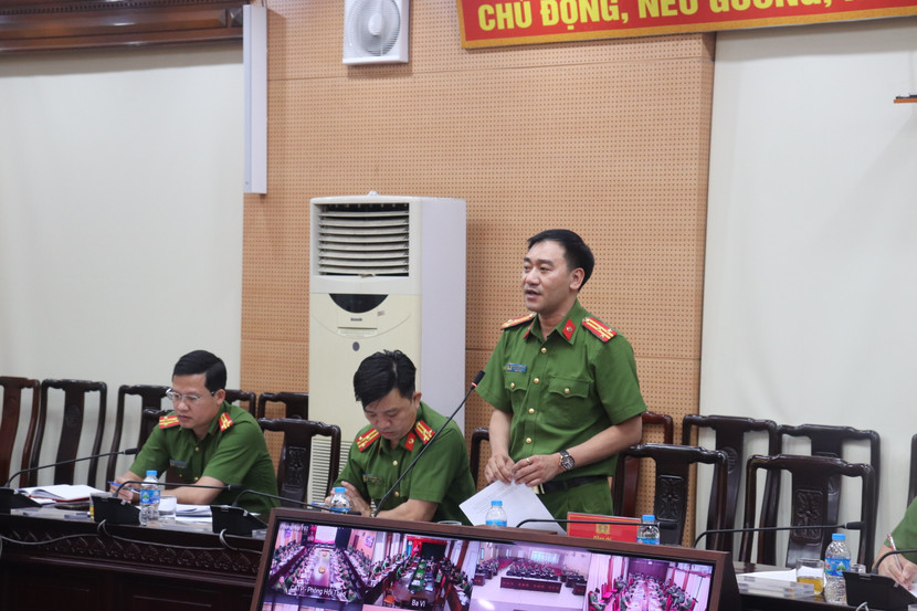 Thượng tá Nguyễn Trọng Bằng - Phó Chánh Văn phòng Cơ quan CSĐT tham luận giải pháp nâng cao hiệu quả công tác tiếp nhận tin báo tố giác tội phạm