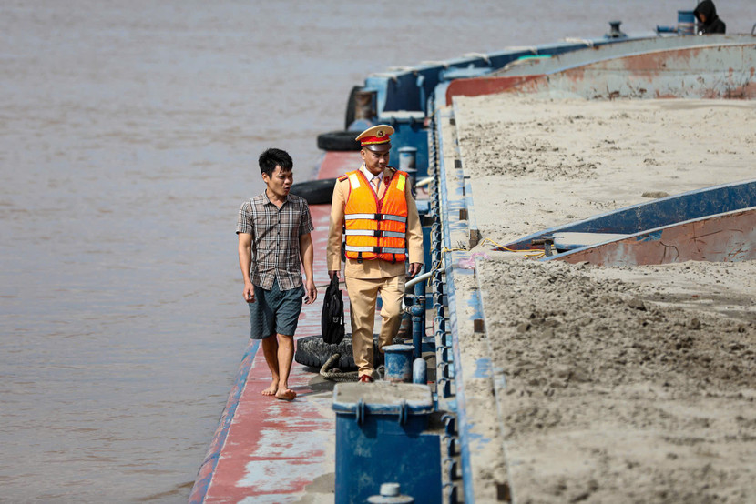 Hà Nội: Mở đợt cao điểm kiểm tra, xử lý vi phạm trên tuyến đường thủy nội địa ảnh 1