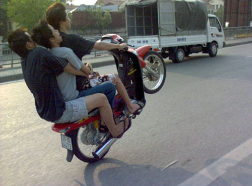 Người dân quay clip, gửi ảnh vi phạm để lực lượng CSGT có căn cứ xác minh, xử lý Người dân quay clip, gửi ảnh vi phạm để lực lượng CSGT có căn cứ xác minh, xử lý