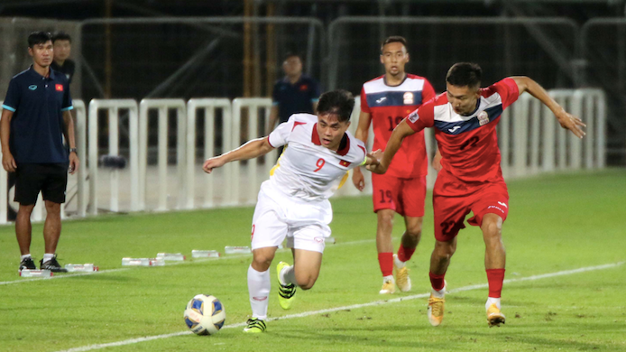 U23 Việt Nam (áo trắng) có nhiều đường tấn công sắc nét U23 Việt Nam (áo trắng) có nhiều đường tấn công sắc nét