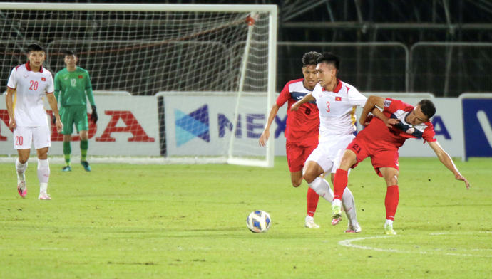 ...song vẫn để lộ nhiều sơ hở nơi hàng thủ ...song vẫn để lộ nhiều sơ hở nơi hàng thủ