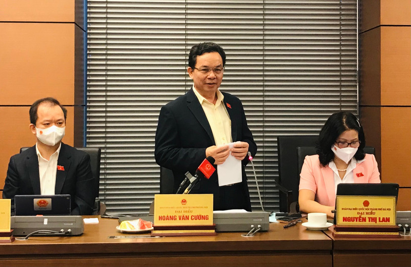Đại biểu Hoàng Văn Cường phát biểu thảo luận tổ, ngày 21-10