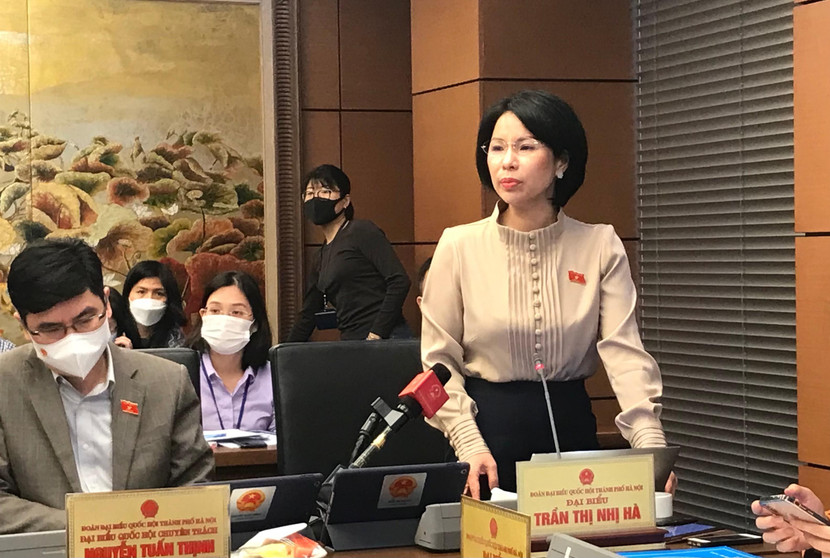 Đại biểu Quốc hội, Giám đốc Sở Y tế Hà Nội Trần Thị Nhị Hà phát biểu thảo luận tổ, sáng 21-10