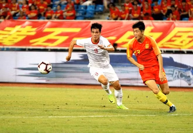 Tiến Linh lập cú đúp trong trận thắng chủ nhà U22 Trung Quốc năm 2019