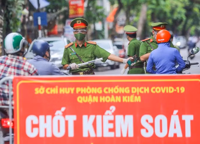 Lực lương Công an không quản ngại vất vả, rủi ro đã tích cực tham gia tuyến đầu chống dịch Covid-19
