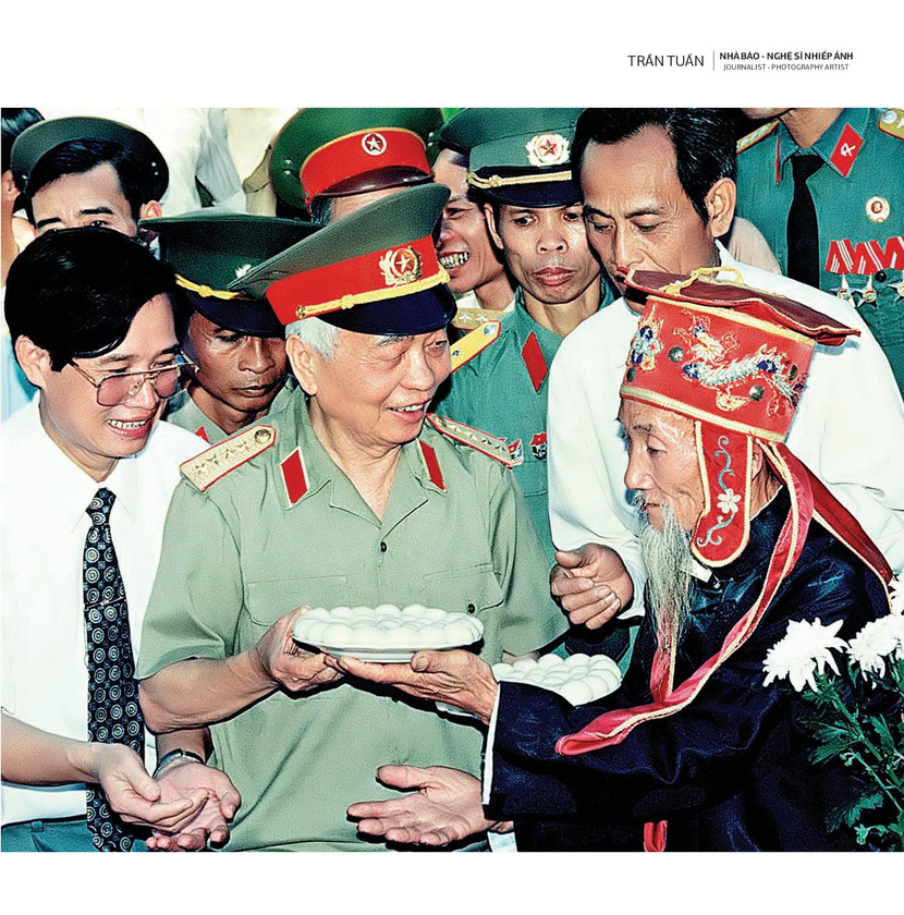 Đĩa bánh trôi nước mời Đại tướng Võ Nguyên Giáp của nhân dân Hát Môn, Phúc Thọ, Hà Nội