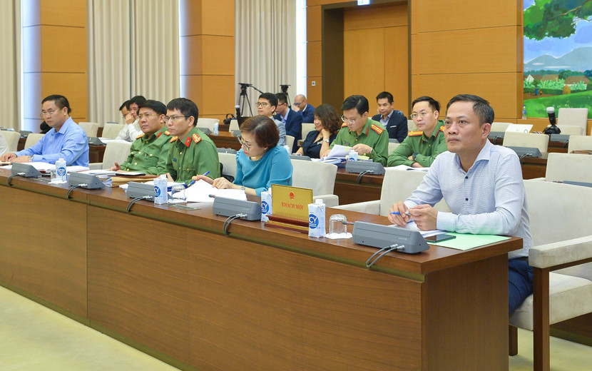 Các đại biểu ngành Công an cùng tham dự phiên họp Các đại biểu ngành Công an cùng tham dự phiên họp
