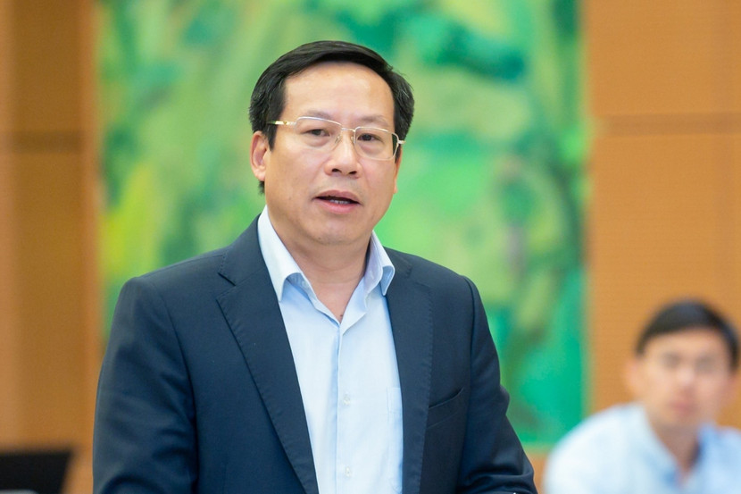 Thứ trưởng Bộ Y tế Lê Đức Luận phát biểu tại phiên họp Thứ trưởng Bộ Y tế Lê Đức Luận phát biểu tại phiên họp