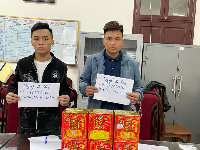 Các đối tượng cùng số pháo bị phát hiện, thu giữ