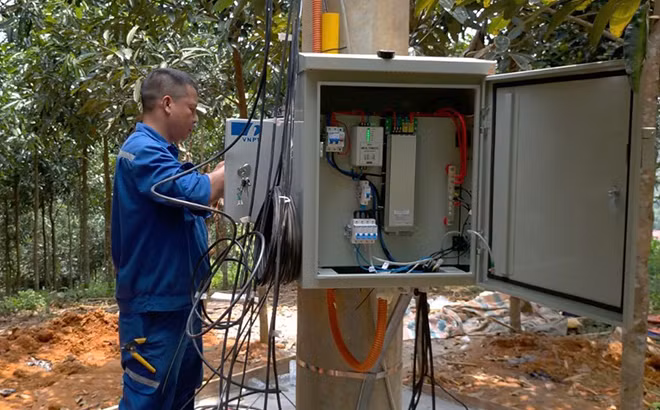 Các doanh nghiệp viễn thông tích cực phủ sóng viễn thông đến các thôn bản