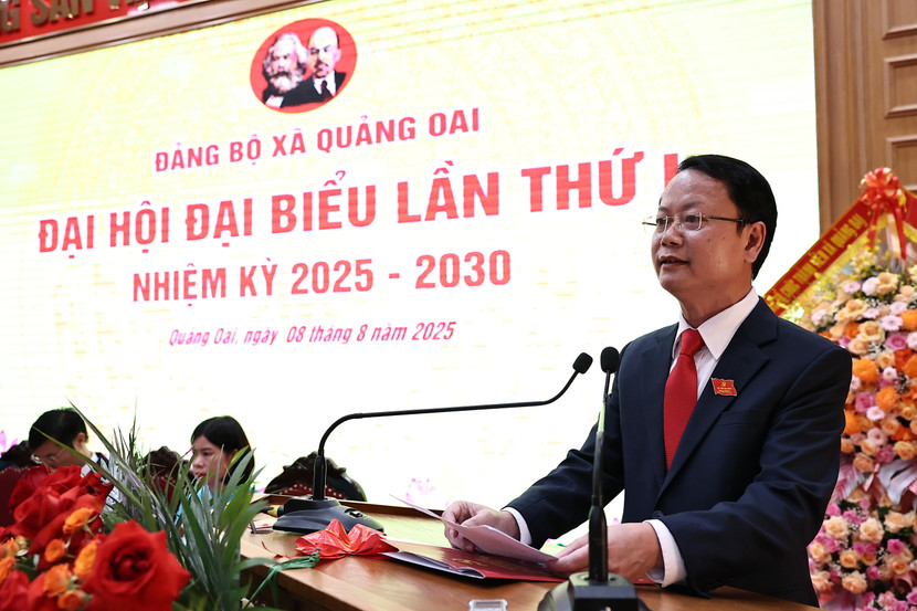 Đồng chí Phùng Tân Nhị - Bí thư Đảng ủy, Chủ tịch HĐND xã Quảng Oai phát biểu khai mạc Đại hội