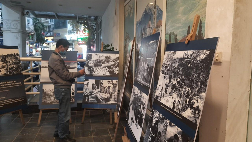 Góc trưng bày tại Trung tâm Thông tin văn hóa Hồ Gươm.