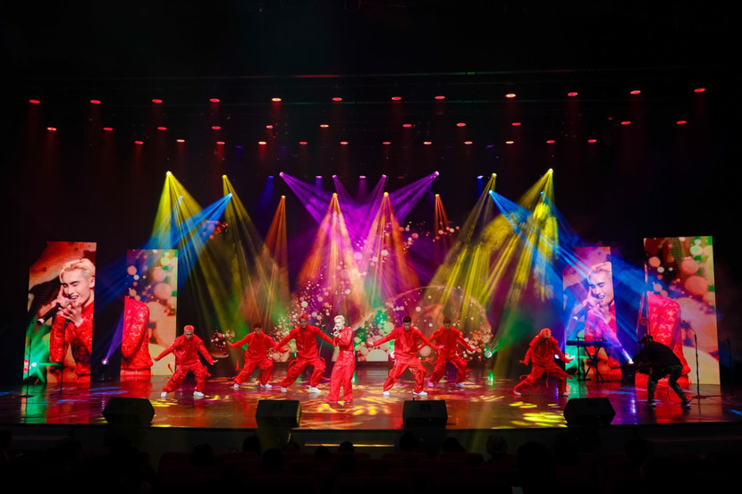 Màn biểu diễn của Wren Evans trên sân khấu