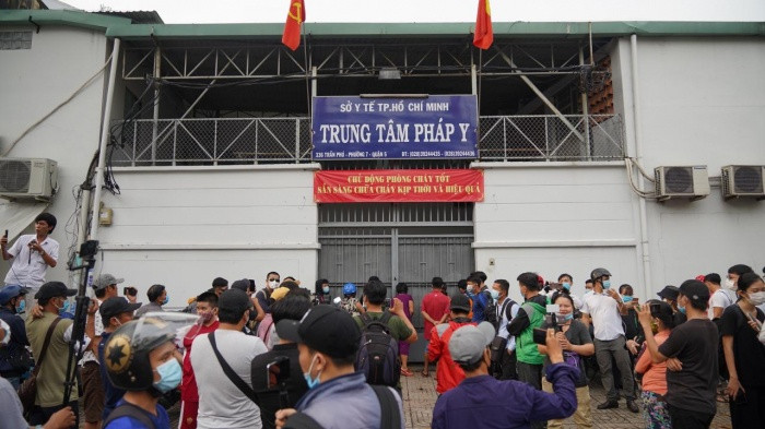 Trung tâm pháp y cũng trở thành nơi thu hút các YouTuber, Facebooker, Tiktoker... đến "hành nghề"