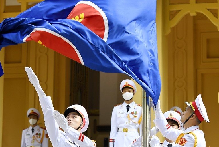 Việt Nam có những đóng góp quan trọng trong tiến trình ASEAN và sự tham gia ASEAN góp phần nâng cao vai trò, vị thế của Việt Nam Việt Nam có những đóng góp quan trọng trong tiến trình ASEAN và sự tham gia ASEAN góp phần nâng cao vai trò, vị thế của Việt Nam