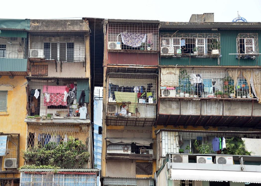 Nhà G6A khu tập thể Thành Công cũng thuộc diện nguy hiểm, tòa nhà đã bị tách rời Nhà G6A khu tập thể Thành Công cũng thuộc diện nguy hiểm, tòa nhà đã bị tách rời