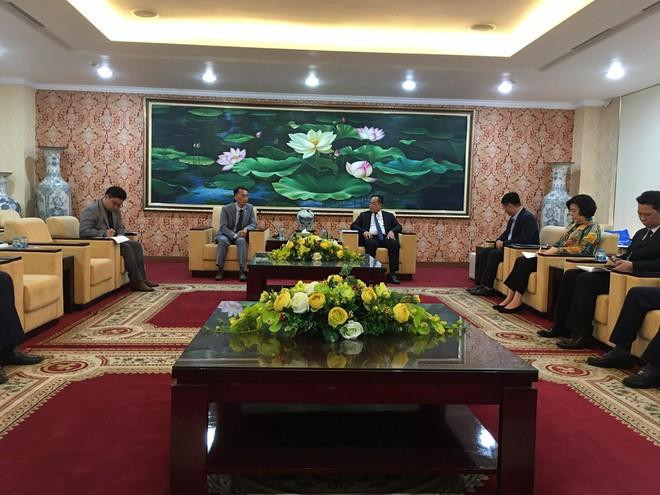 Thiếu tướng Nguyễn Thanh Tùng, Phó Giám đốc CATP Hà Nội tiếp đoàn công tác của Đại sứ quán Hàn Quốc tại Việt Nam do Ngài JEONG Woo Jin, Công sứ kiêm Tổng lãnh sự dẫn đầu đến thăm và làm việc