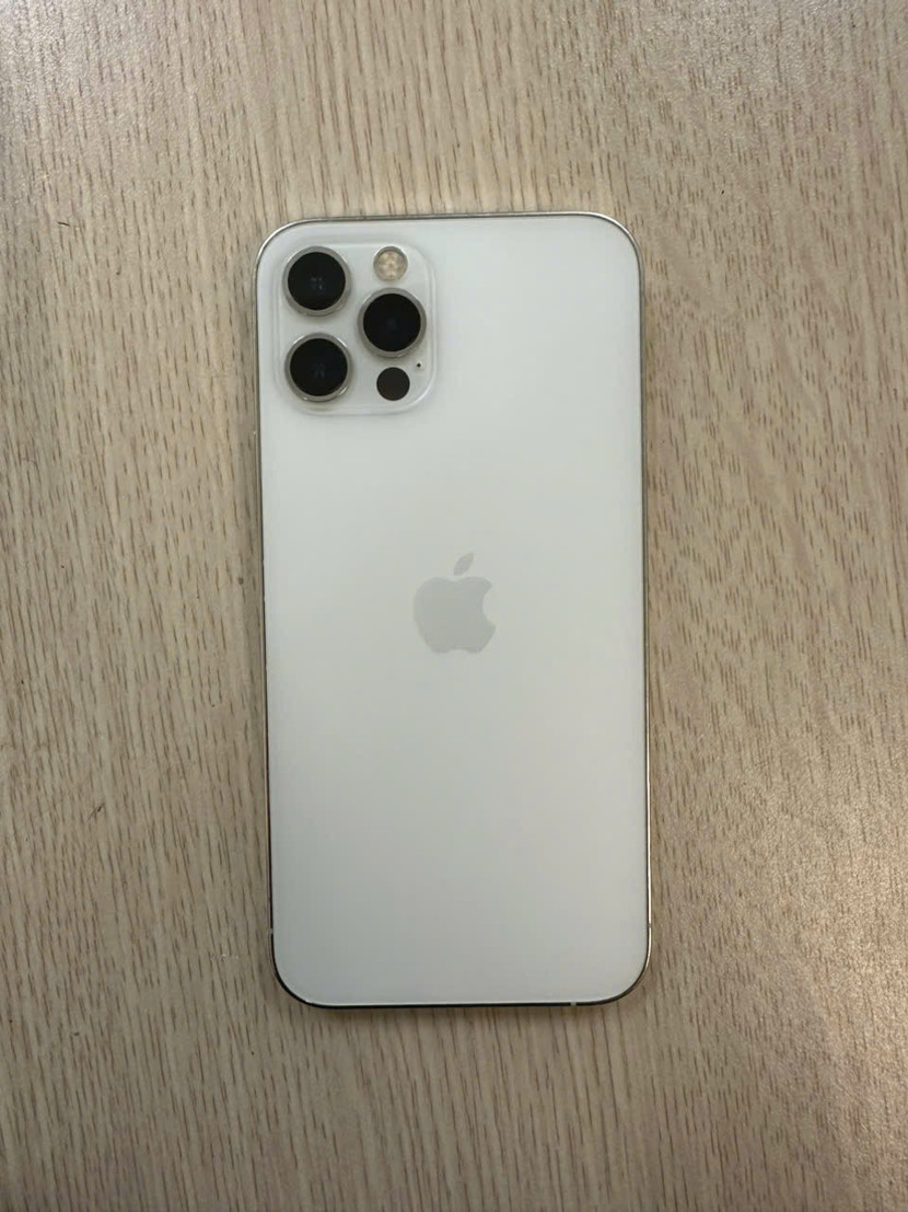 Chiếc điện thoại các đối tượng cướp được