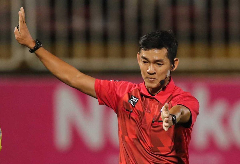 Trọng tài Trần Ngọc Nhớ sẽ bị kỷ luật sau quyết định "tặng" HAGL một quả penalty Trọng tài Trần Ngọc Nhớ sẽ bị kỷ luật sau quyết định "tặng" HAGL một quả penalty