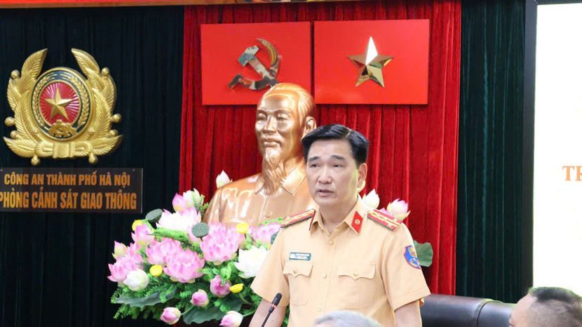 Đại tá Trần Đình Nghĩa - Trưởng phòng Cảnh sát giao thông, CATP Hà Nội sẽ tiếp nhận phản ánh thông qua số điện thoại được công khai trên truyền thông đại chúng Đại tá Trần Đình Nghĩa - Trưởng phòng Cảnh sát giao thông, CATP Hà Nội sẽ tiếp nhận phản ánh thông qua số điện thoại được công khai trên truyền thông đại chúng