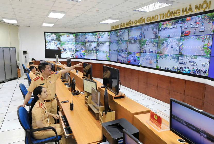 Trung tâm điều khiển giao thông - Phòng CSGT Hà Nội cũng sẽ tiếp nhận mọi thông tin qua số điện thoại "nóng" Trung tâm điều khiển giao thông - Phòng CSGT Hà Nội cũng sẽ tiếp nhận mọi thông tin qua số điện thoại "nóng"