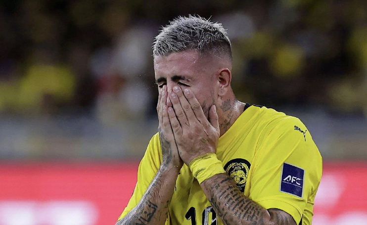 Rodrigo Holgado bị CLB chủ quản cắt hợp đồng ngay sau khi bị FIFA cấm thi đấu