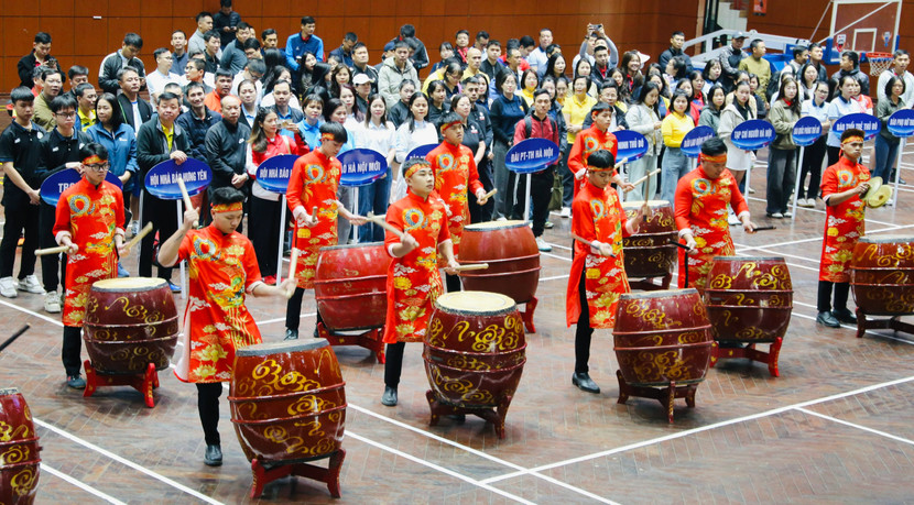 Màn trống hội rộn ràng mở màn Lễ khai mạc Hội khỏe Hội Nhà báo thành phố Hà Nội mở rộng lần thứ 30 - năm 2025