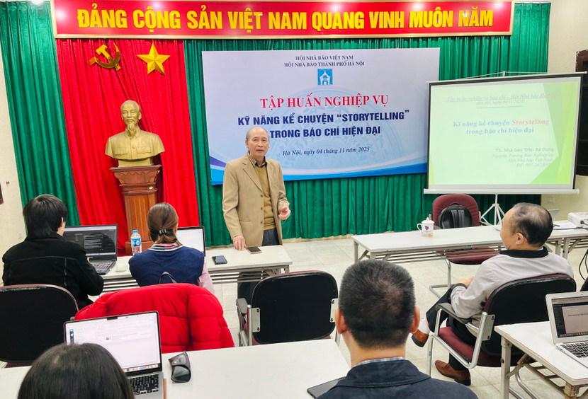 Nhà báo Kiều Thanh Hùng - Phó Chủ tịch Thường trực Hội Nhà báo thành phố Hà Nội - phát biểu khai mạc lớp tập huấn Nhà báo Kiều Thanh Hùng - Phó Chủ tịch Thường trực Hội Nhà báo thành phố Hà Nội - phát biểu khai mạc lớp tập huấn