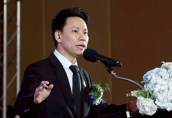 Bộ trưởng Bộ Du lịch và Thể thao Thái Lan - Atthakorn Sirilathayakorn