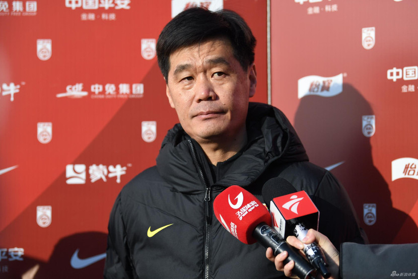 HLV Li Xiaopeng của đội tuyển Trung Quốc HLV Li Xiaopeng của đội tuyển Trung Quốc