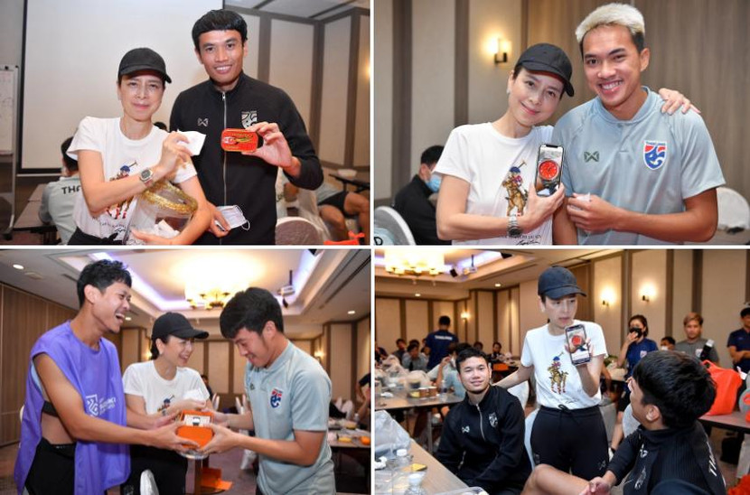 Bà Nuanphan Lamsam bỏ tiền túi thưởng hơn 20 tỉ đồng, thuê chuyên cơ, tặng nhiều điện thoại, đồng hồ đắt tiền cho các cầu thủ Thái Lan dự AFF Cup 2020 Bà Nuanphan Lamsam bỏ tiền túi thưởng hơn 20 tỉ đồng, thuê chuyên cơ, tặng nhiều điện thoại, đồng hồ đắt tiền cho các cầu thủ Thái Lan dự AFF Cup 2020